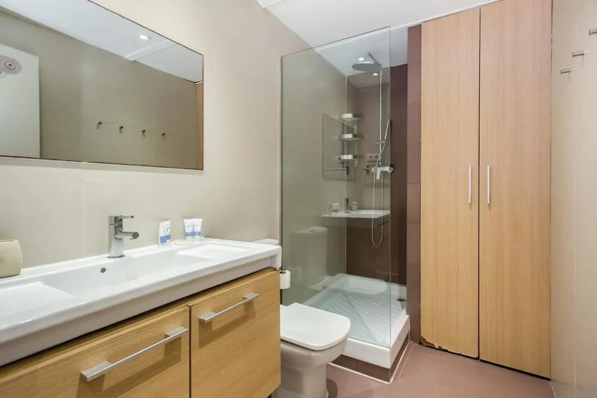 ברצלונה Bright And Modern 4Bedroom With Terrace In Las Ramblas P1 ספרד
